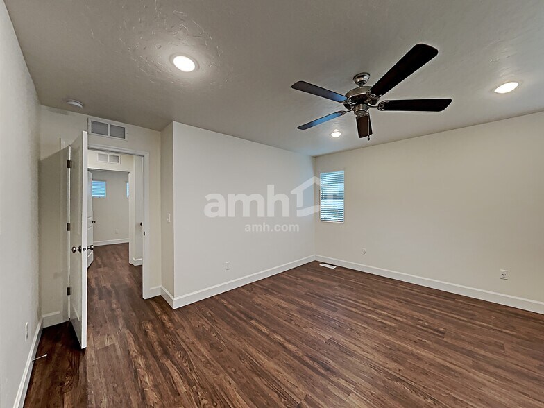 Building Photo - 9460 W Hiden Stream St