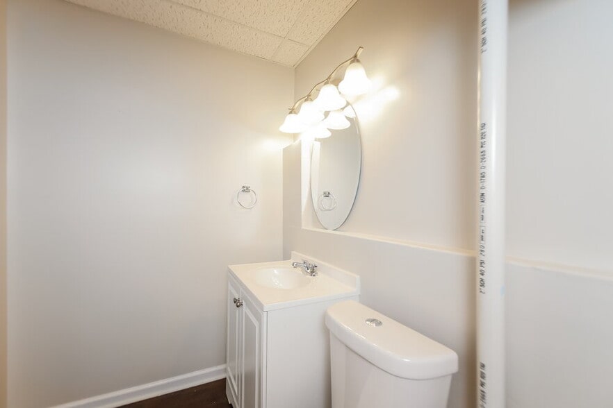 Building Photo - 2624 Loring Rd NW