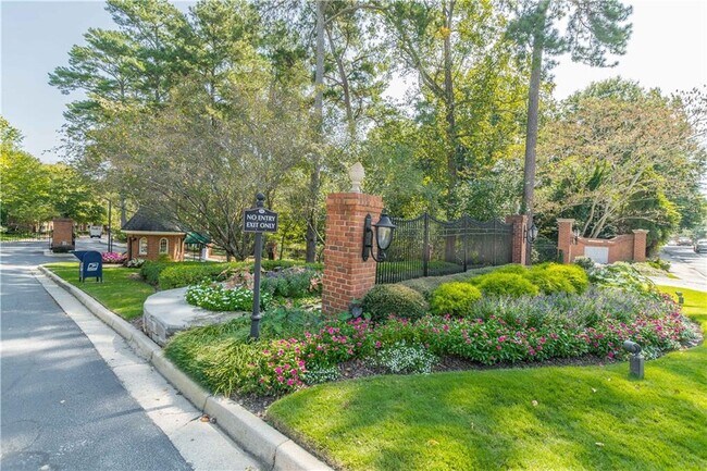 Building Photo - 28106 Plantation Dr NE