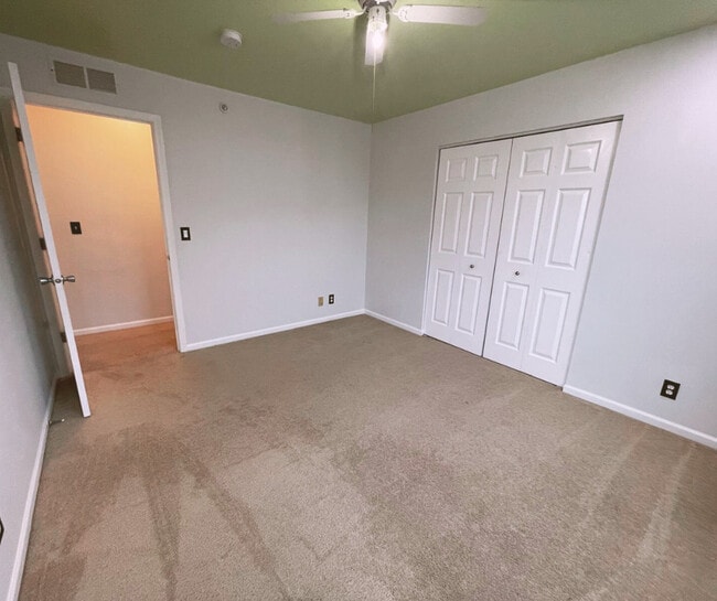 Building Photo - 1157 Goldfinch Ave