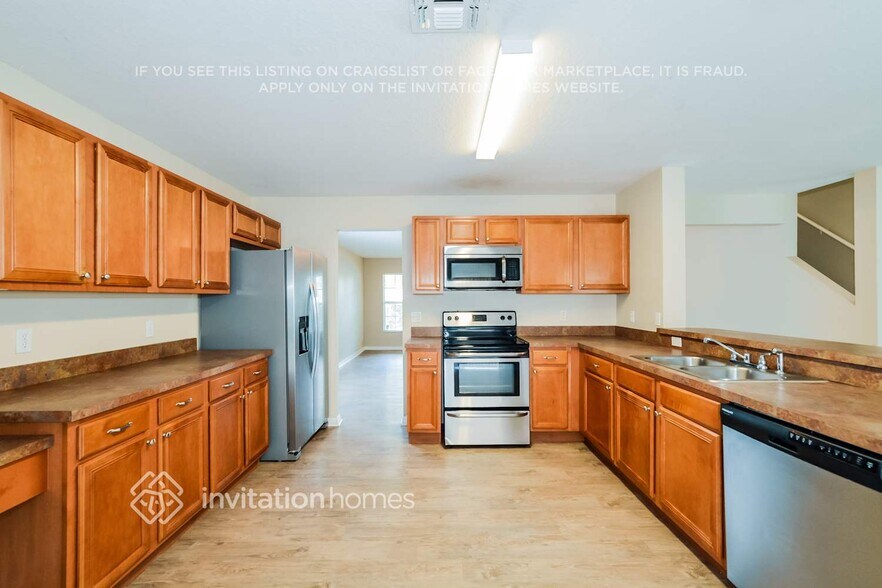 Building Photo - 1346 Karok St