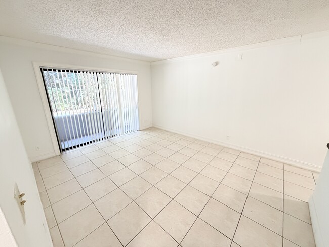 Building Photo - 1850 N Congress Ave