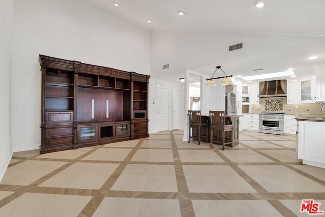 Building Photo - 10945 Cozycroft Ave