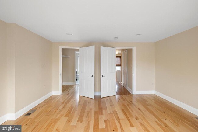 Building Photo - 309 E Girard Ave