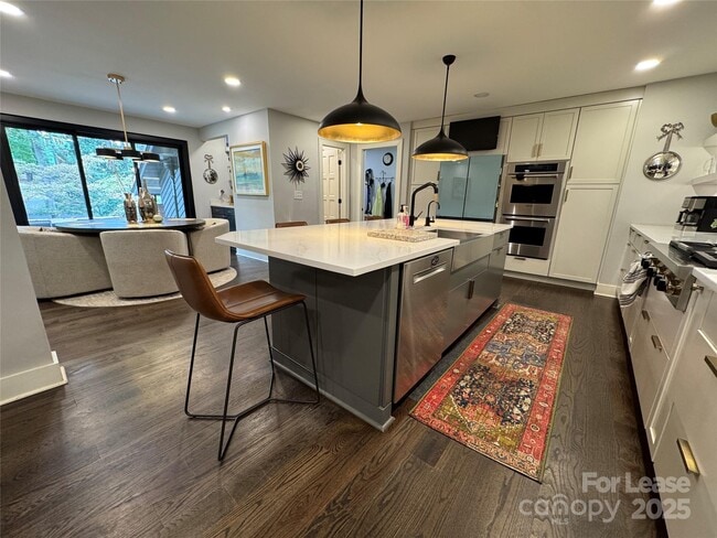 Building Photo - 210 Hargett Ct