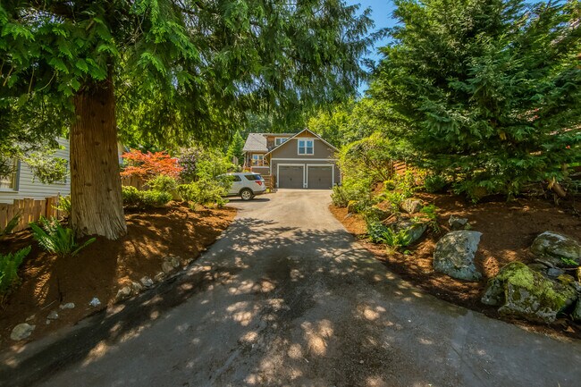 MAIN HOUSE - DRIVEWAY ENTRANCE - 421 5th Ave