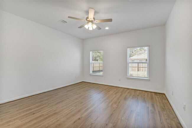 Building Photo - 11951 Pondwood Dr