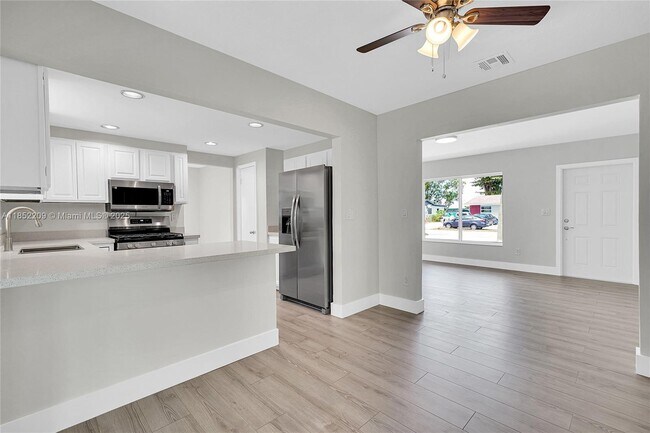 Building Photo - 14312 SW 110th Ave