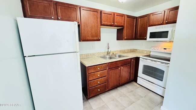 Building Photo - 732 N Halifax Ave