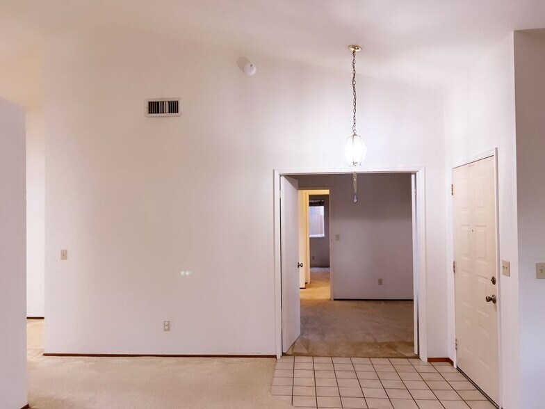 Building Photo - 5920 Laguna Ranch Cir