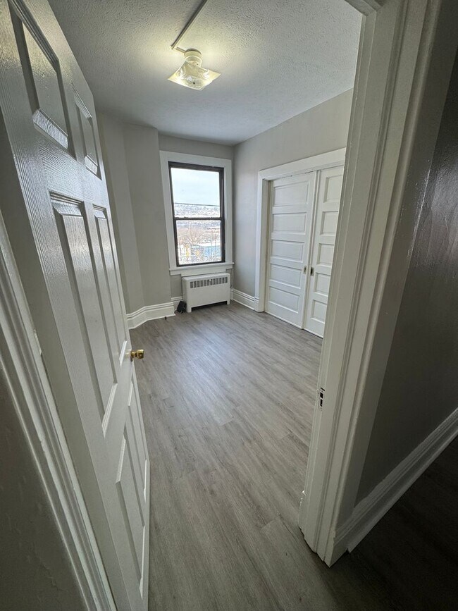 Building Photo - 810 Amity St