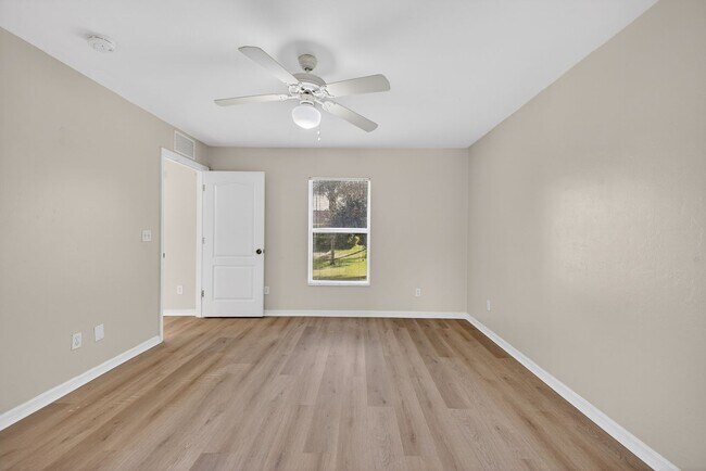 Building Photo - 1224 Bayou St E