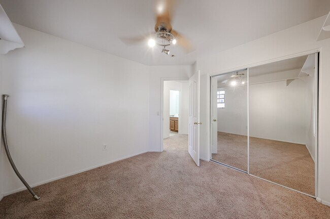 Building Photo - 337 W Mountain Sage Dr