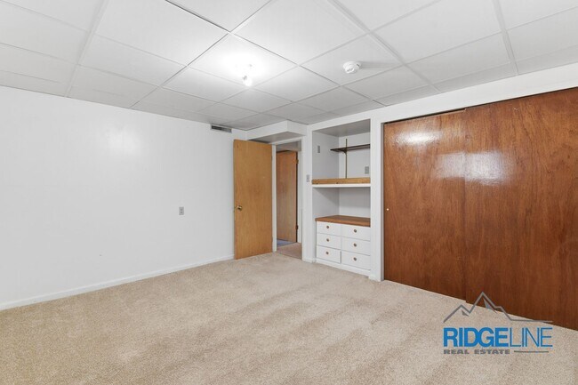 Building Photo - Sunnyside single family home with oversized 2 car garage