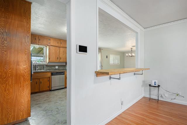 Building Photo - 5924 Walraven Cir