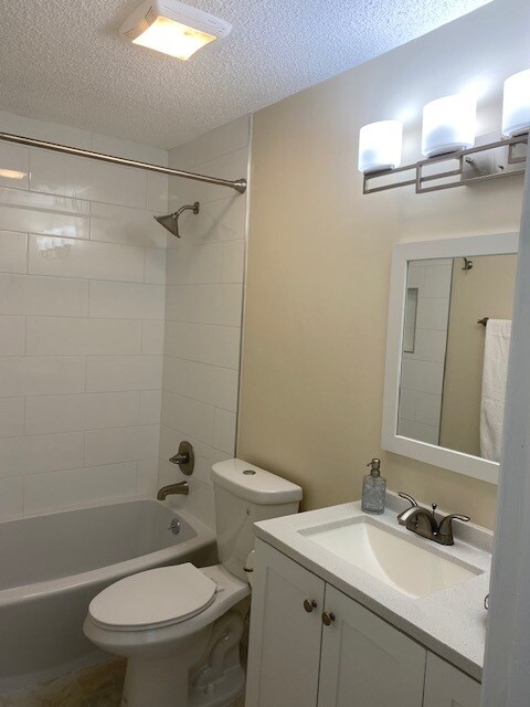 Building Photo - 2314 Fern Palm Dr