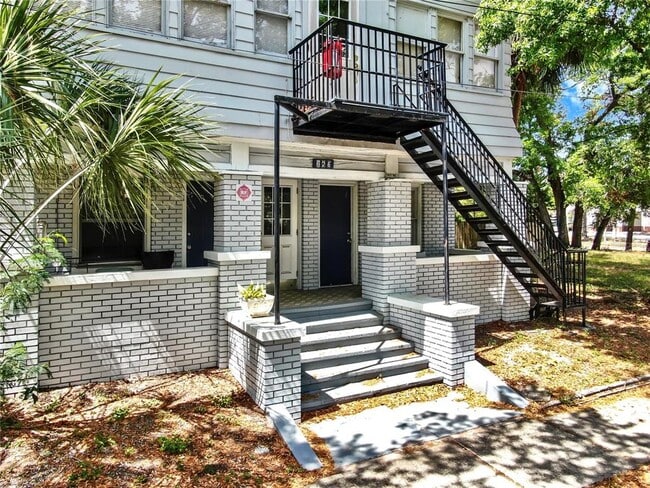 Primary Photo - 626 Highland St N
