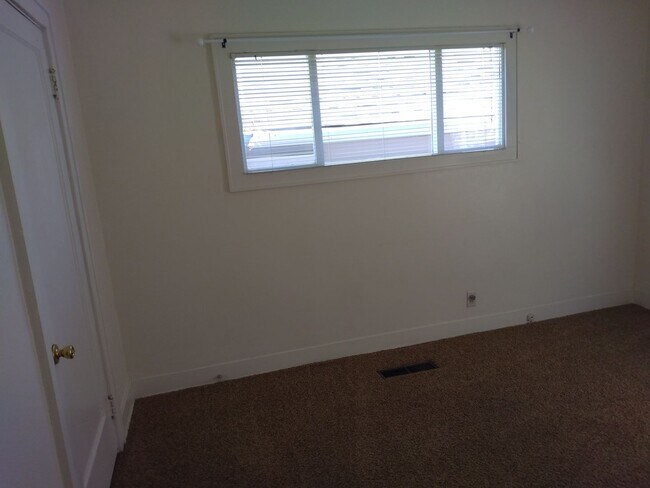 Building Photo - 712e16