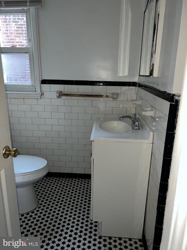 Building Photo - 3423 6th St