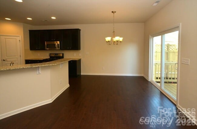 Building Photo - 3441 Park South Station Blvd