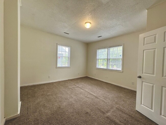 Building Photo - Available in Dec! Not able to show until Dec.