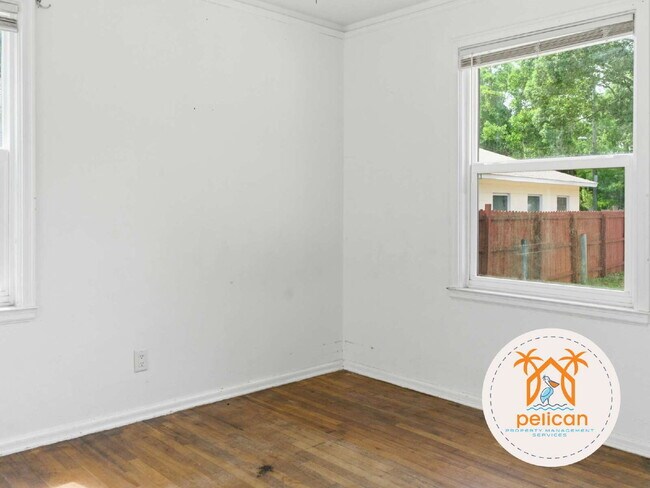 Building Photo - 116 SE Gilliland Rd