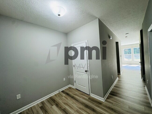 Building Photo - 5749 Shadowfair Ln