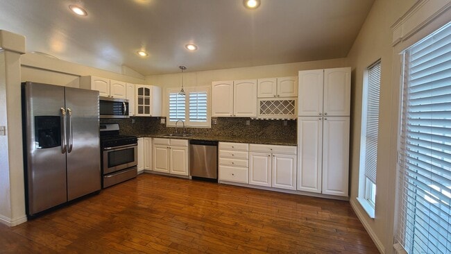 Building Photo - 1413 Iron Springs Dr