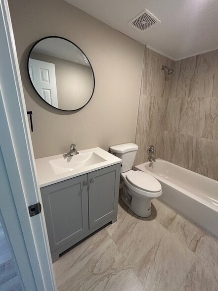 Building Photo - 305 N Main St