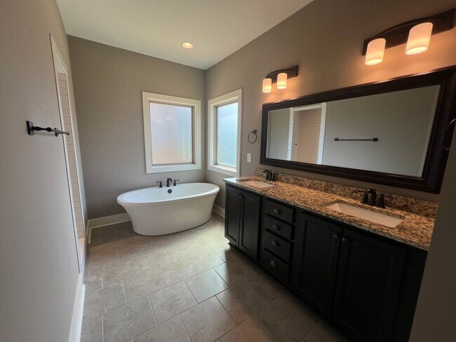 Building Photo - Beautiful Brick Home in Mimms Trail