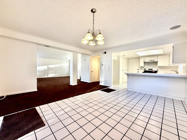 Building Photo - 37416 Daybreak St