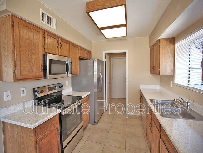 Building Photo - 6938 W Cochise Dr