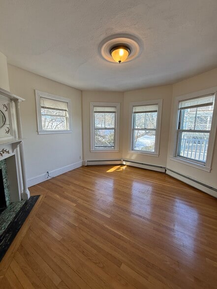 Building Photo - 18 Whitby Ter