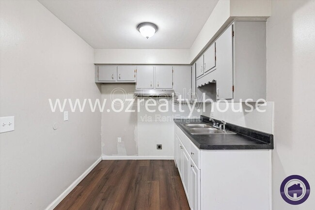 Building Photo - 1733 Christian Ave