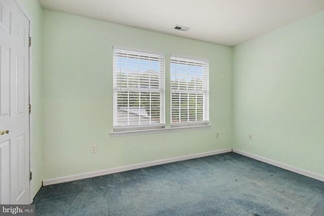 Building Photo - 1702 Oakfield Ave