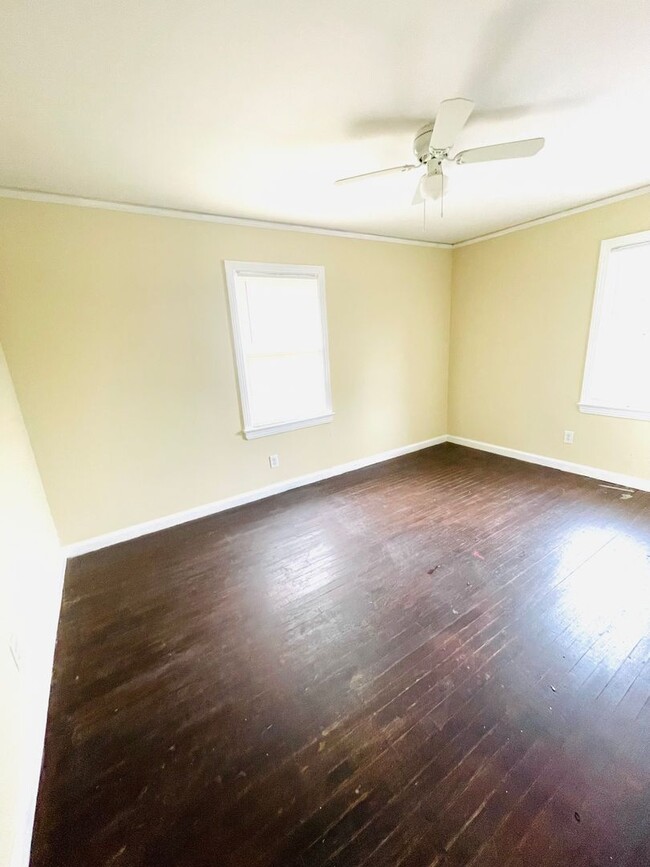 Building Photo - ** 3 bed 1 bath located in Druid Hills ** ...