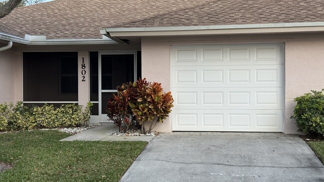 Primary Photo - 1802 Blue Heron Ln