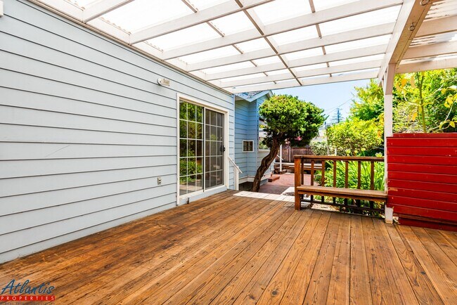 Building Photo - Beautiful Home | Desirable Location