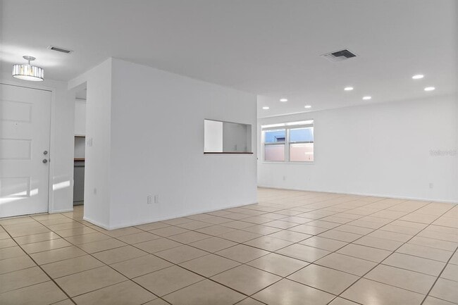 Building Photo - 3327 Garfield Dr