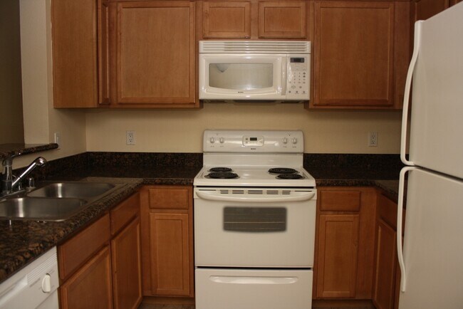 Building Photo - Cute & Cozy Condo Close to UNLV