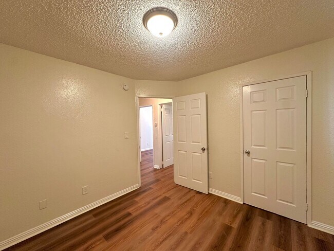 Building Photo - 15Central