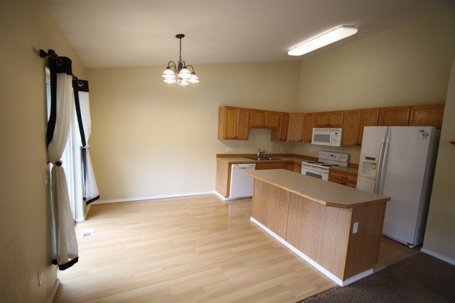 Building Photo - 3 Bedroom Eagle River Condo w/ Easy Highwa...