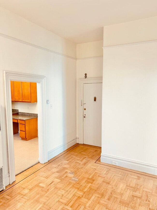 Building Photo - 2116-2118 Greenwich Street
