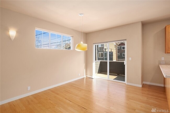 Building Photo - 920 17th Ave