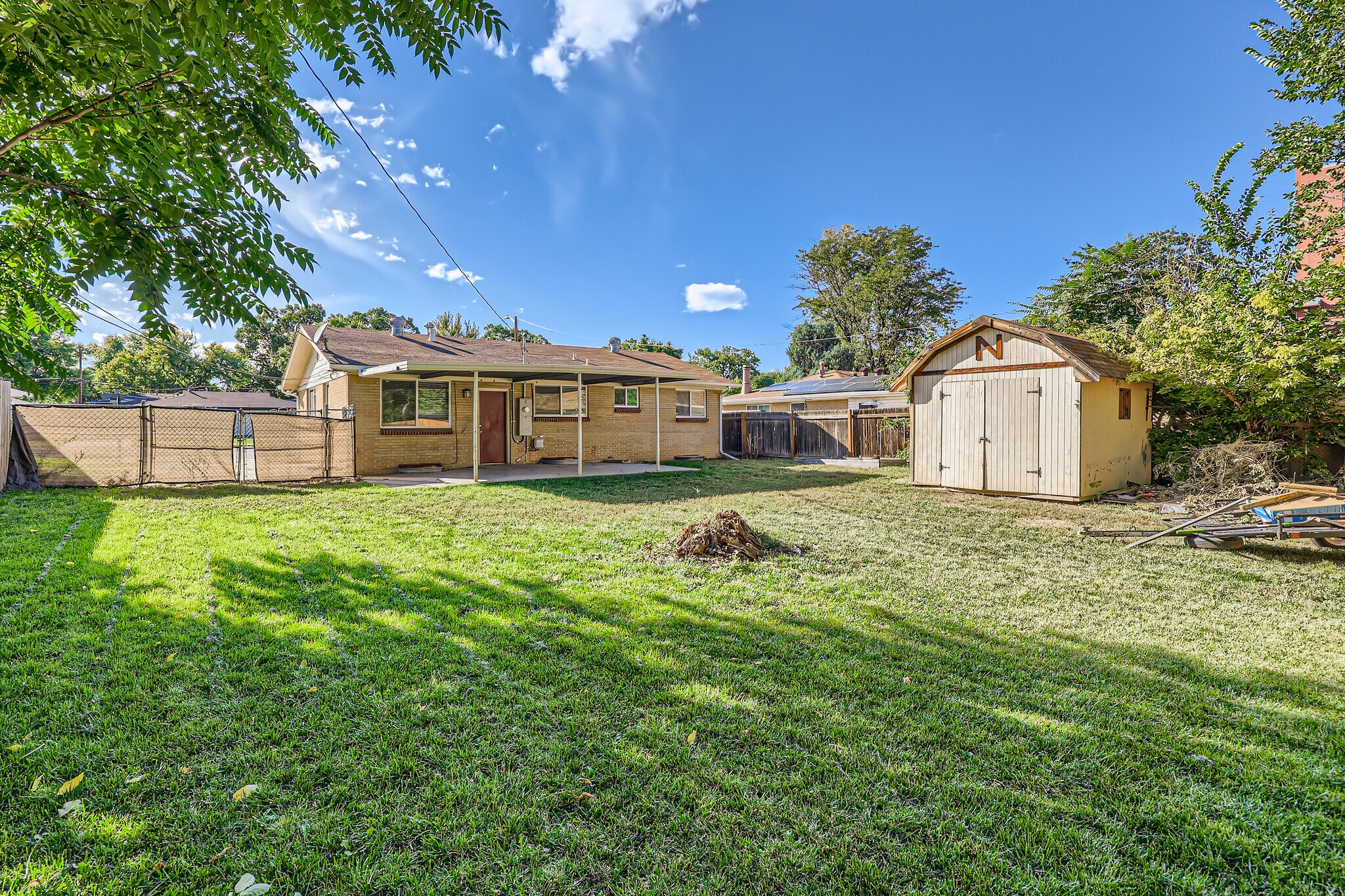 Building Photo - 2520 S Raleigh St