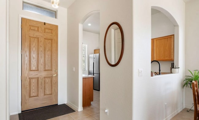 Building Photo - 6971 E Yellowglen Dr