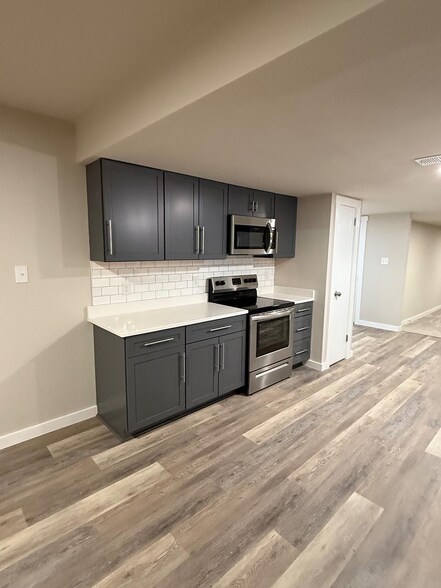 Building Photo - 6580 Fairway Dr W