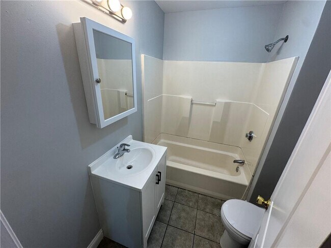 Building Photo - 136 Almy St