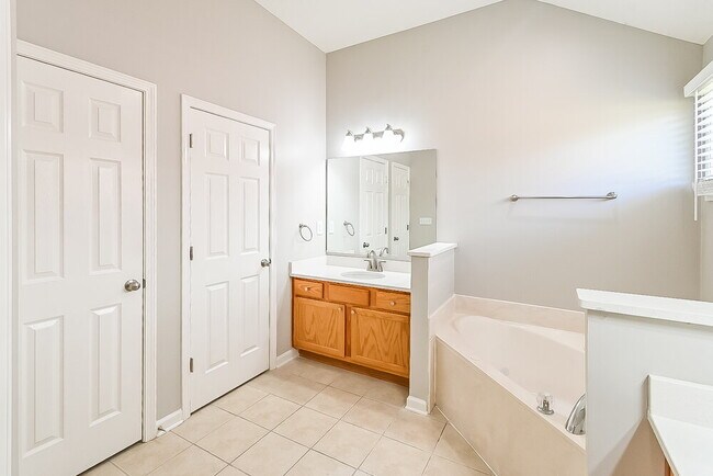 Building Photo - 6480 Cheyenne Dr