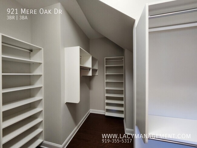 Building Photo - 921 Mere Oak Dr